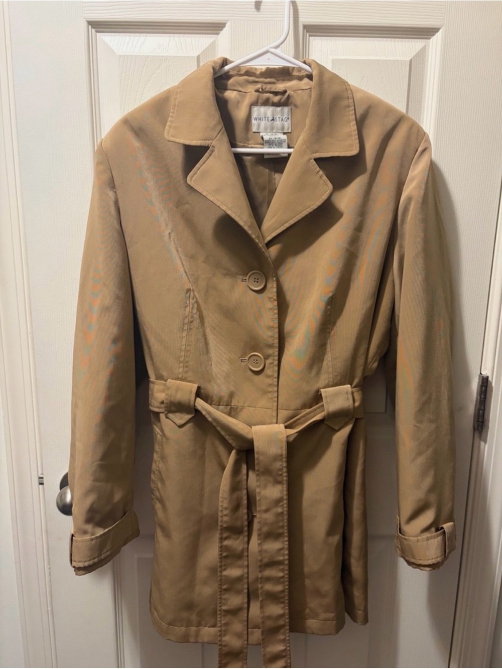 Women’s vintage White Stag Tan Trench Coat with Belted Waist size XL.